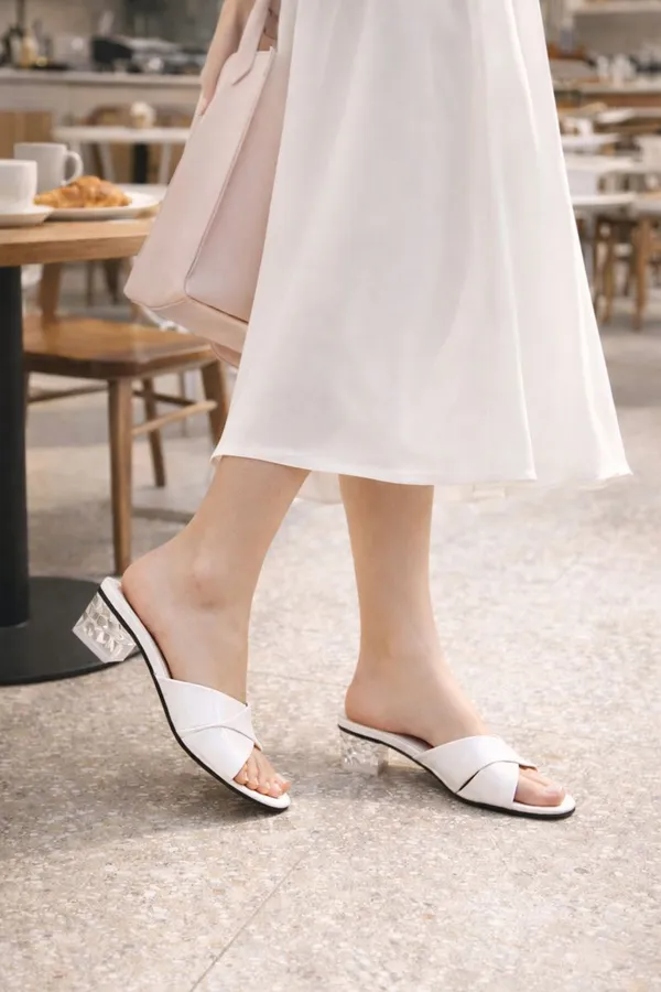 Lily_White_Soft_Leather_Comfortable_Heels_For_Women
