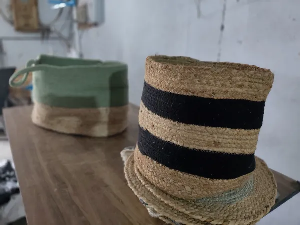 Vetiver_Laundry_Basket_Black_And_Beige