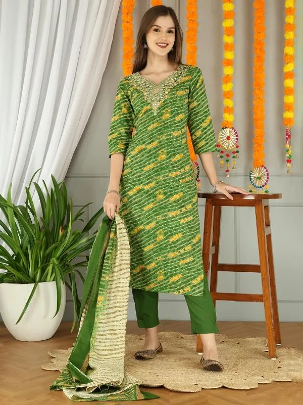 Green_Trendy_Floral_Screen_Print_Cotton_Straight_Kurta_With_Pant_And_Dupatta_For_Women