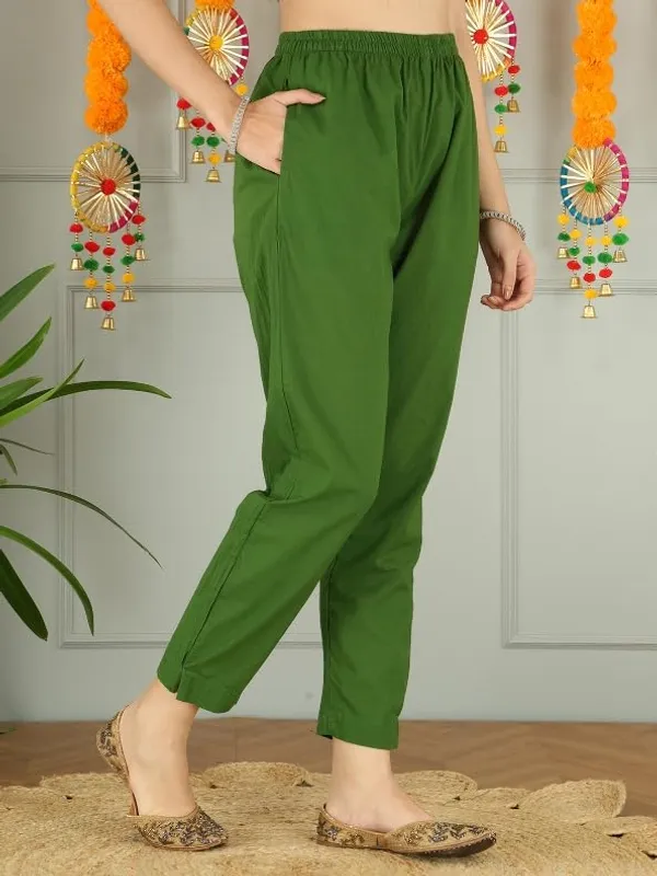 Green_Trendy_Floral_Screen_Print_Cotton_Straight_Kurta_With_Pant_And_Dupatta_For_Women