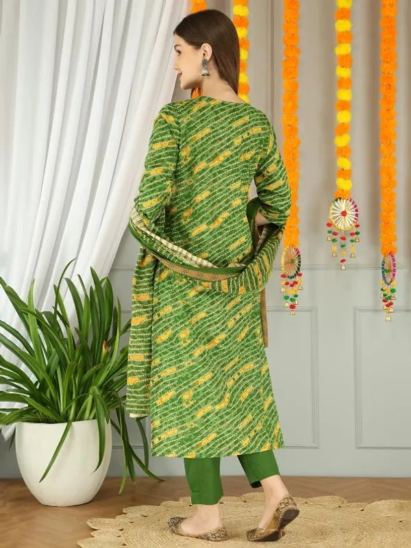 Green_Trendy_Floral_Screen_Print_Cotton_Straight_Kurta_With_Pant_And_Dupatta_For_Women