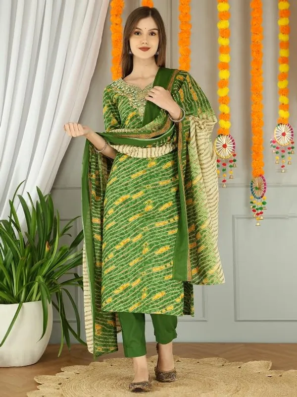 Green_Trendy_Floral_Screen_Print_Cotton_Straight_Kurta_With_Pant_And_Dupatta_For_Women