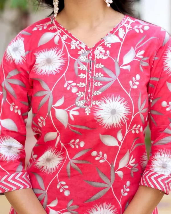 Rani_Trendy_Floral_Screen_Print_Cotton_Straight_Kurta_With_Pant_And_Dupatta_For_Women