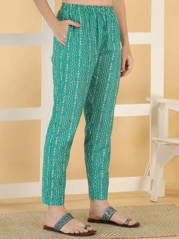 Mint_Trendy_Floral_Screen_Print_Cotton_Straight_Kurta_With_Pant_And_Dupatta_For_Women