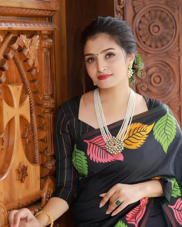 Banarasi_Soft_Silk_BLACK_Premium-Fancy_Saree_With_Blouse_For_Women