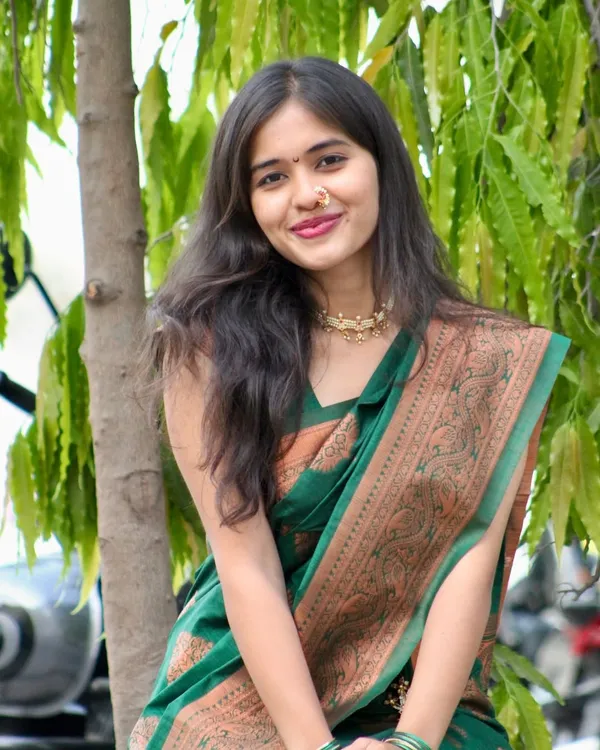 Banarasi_Soft_Silk_BOTTLE-GREEN_Premium-Fancy_Saree_With_Blouse_For_Women