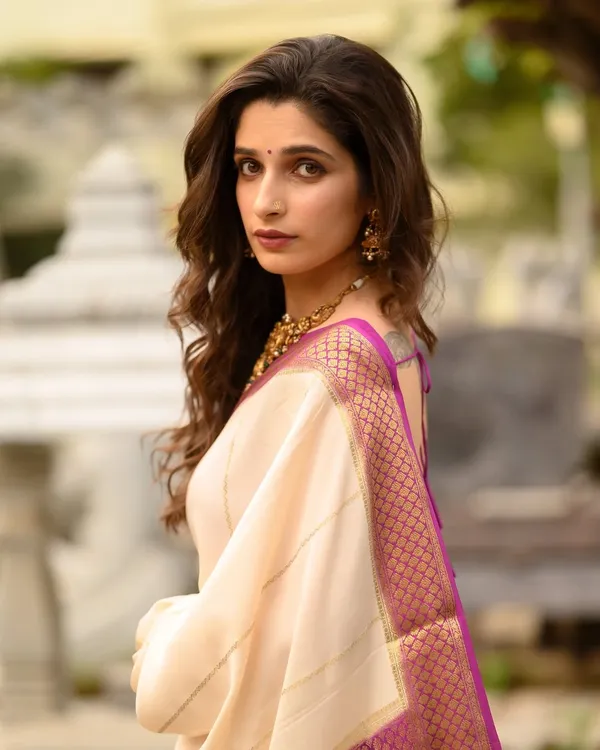 Banarasi_Soft_Silk_CHIKU-WINE_Premium-Fancy_Saree_With_Blouse_For_Women