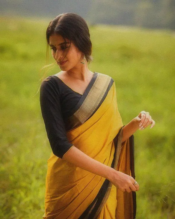 Banarasi_Soft_Silk_YELLOW-BLACK_Premium-Fancy_Saree_With_Blouse_For_Women