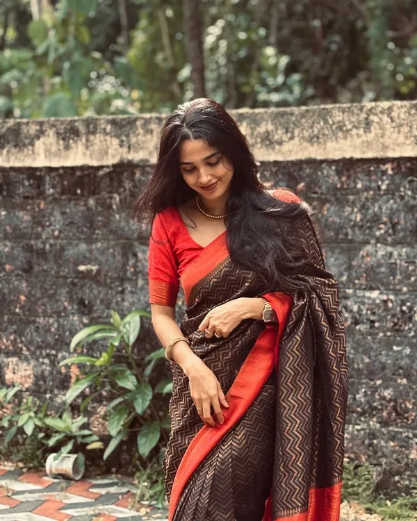 Banarasi_Soft_Silk_BLACK-RED_Premium-Fancy_Saree_With_Blouse_For_Women