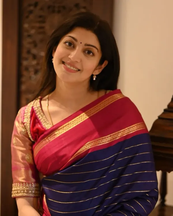 Banarasi_Soft_Silk_BLACK-MAROON_Premium-Fancy_Saree_With_Blouse_For_Women