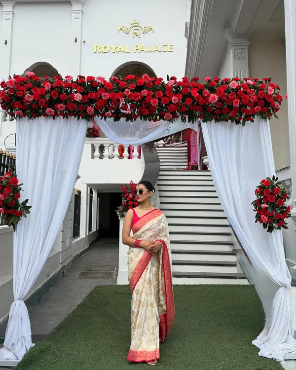 Banarasi_Soft_Silk_OFF-WHITE-RED_Premium-Fancy_Saree_With_Blouse_For_Women