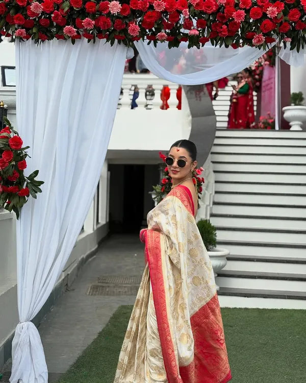 Banarasi_Soft_Silk_OFF-WHITE-RED_Premium-Fancy_Saree_With_Blouse_For_Women