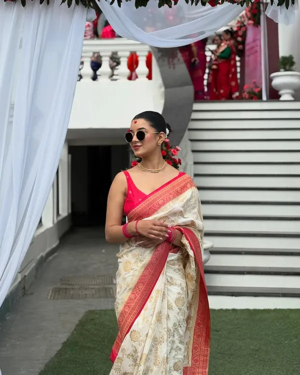 Banarasi_Soft_Silk_OFF-WHITE-RED_Premium-Fancy_Saree_With_Blouse_For_Women