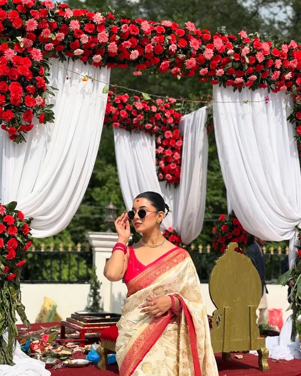 Banarasi_Soft_Silk_OFF-WHITE-RED_Premium-Fancy_Saree_With_Blouse_For_Women