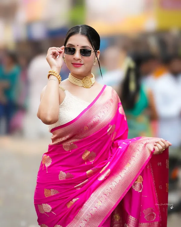 Banarasi_Soft_Silk_GAJARI_Premium-Fancy_Saree_With_Blouse_For_Women