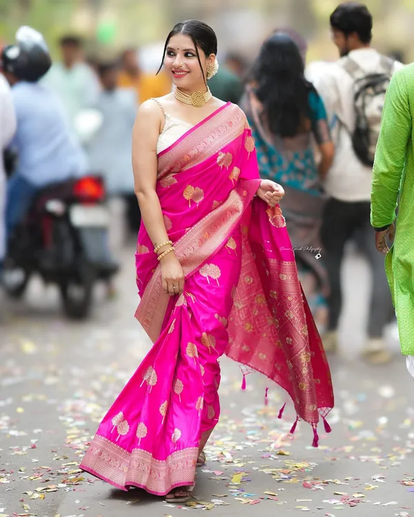 Banarasi_Soft_Silk_GAJARI_Premium-Fancy_Saree_With_Blouse_For_Women