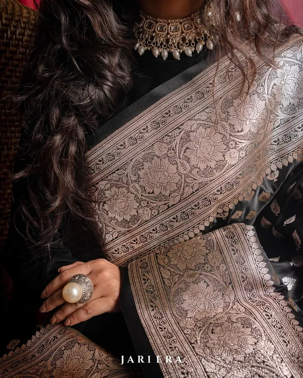 Banarasi_Soft_Silk_BLACK_Premium-Fancy_Saree_With_Blouse_For_Women