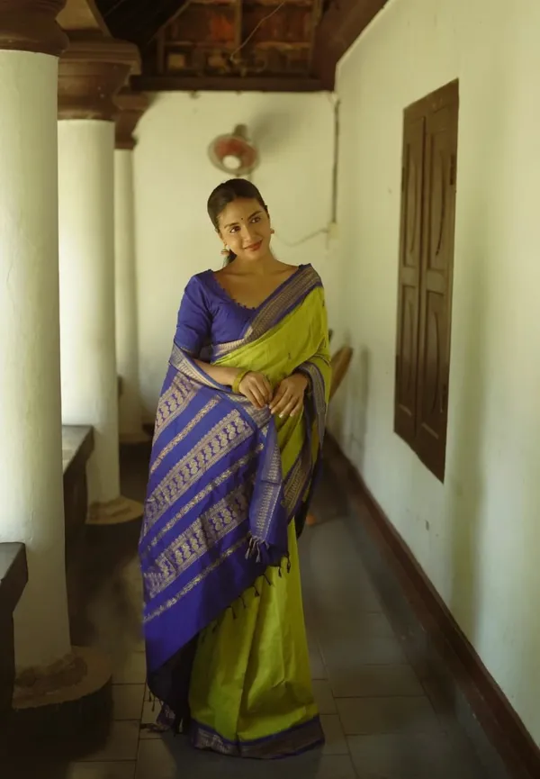 Banarasi_Soft_Silk_PARROT-ROYAL-BLUE_Premium-Fancy_Saree_With_Blouse_For_Women