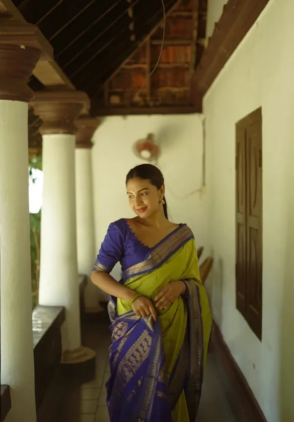 Banarasi_Soft_Silk_PARROT-ROYAL-BLUE_Premium-Fancy_Saree_With_Blouse_For_Women