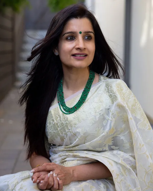 Pure_Soft_Cotton_WHITE_Premium-Fancy_Saree_With_Blouse_For_Women