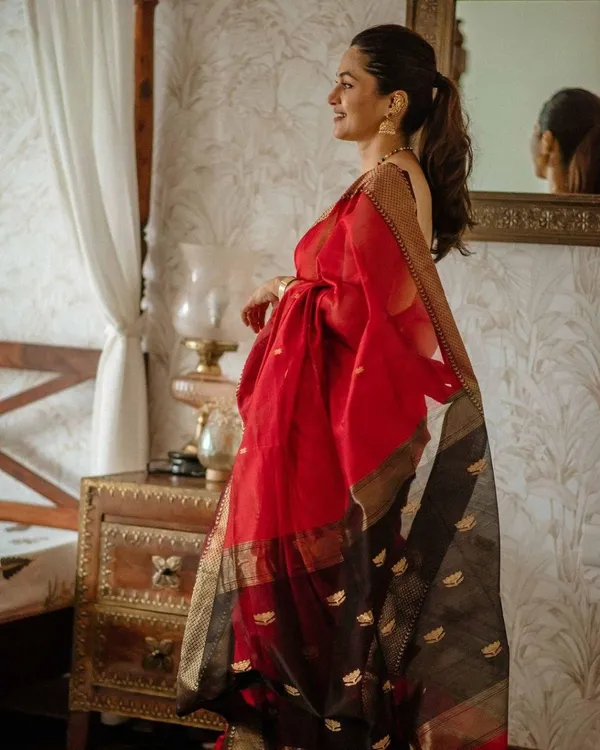 Pure_Soft_Cotton_RED-BLACK_Premium-Fancy_Saree_With_Blouse_For_Women