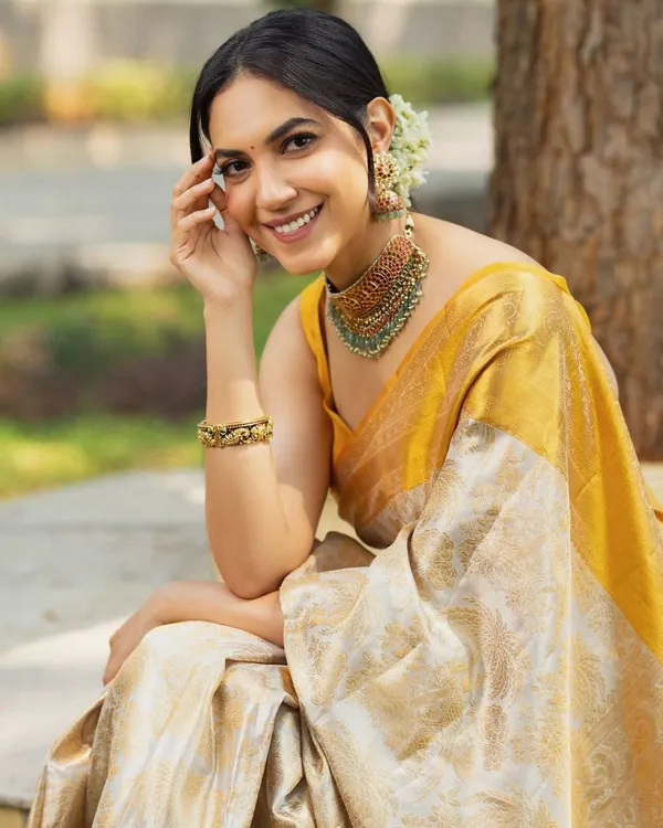 Banarasi_Soft_Silk_OFF-WHITE-YELLOW_Premium-Fancy_Saree_With_Blouse_For_Women