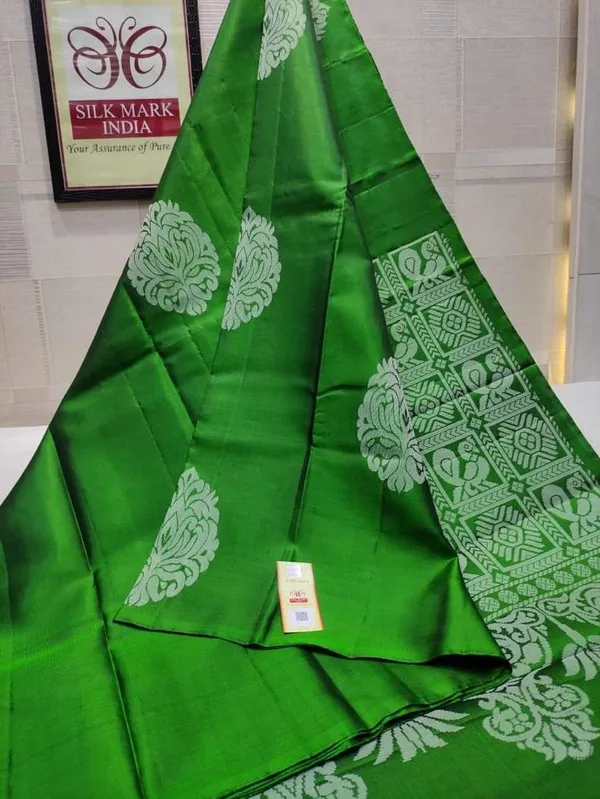 Banarasi_Soft_Silk_PARROT_Premium-Fancy_Saree_With_Blouse_For_Women
