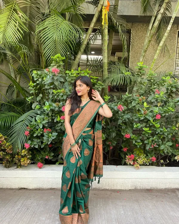 Banarasi_Soft_Silk_BOTTLE-GREEN_Premium-Fancy_Saree_With_Blouse_For_Women