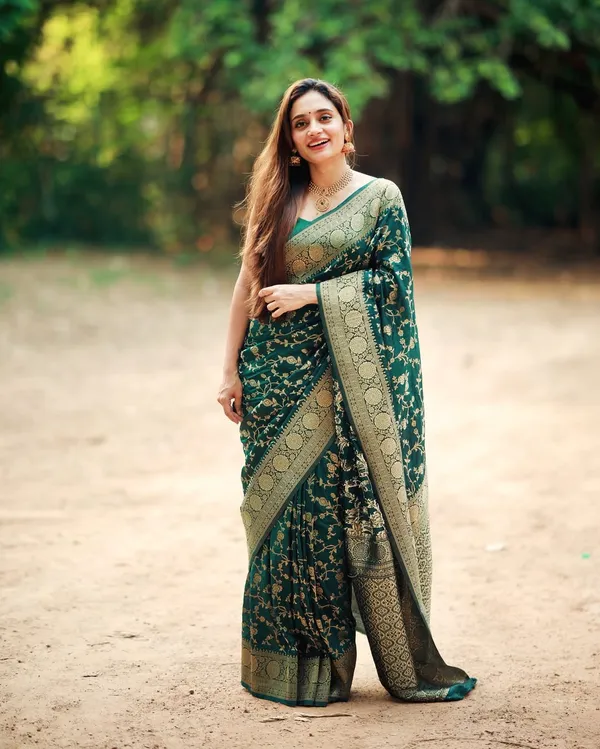 Banarasi_Soft_Silk_BOTTLE-GREEN_Premium-Fancy_Saree_With_Blouse_For_Women