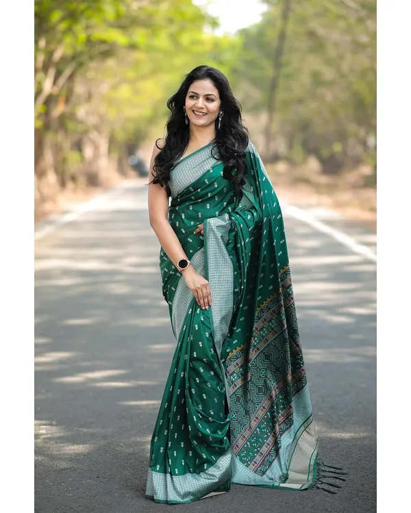 Pure_Soft_Cotton_GREEN_Premium-Fancy_Saree_With_Blouse_For_Women