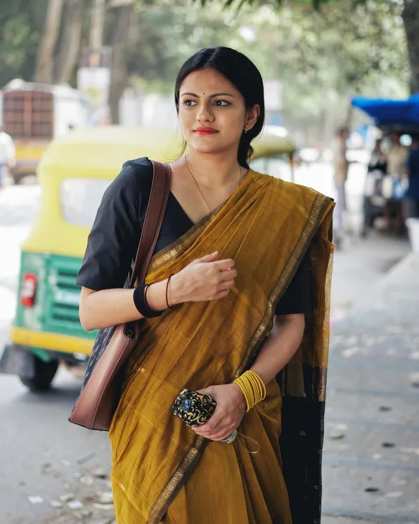 Banarasi_Soft_Silk_YELLOW-BLACK_Premium-Fancy_Saree_With_Blouse_For_Women