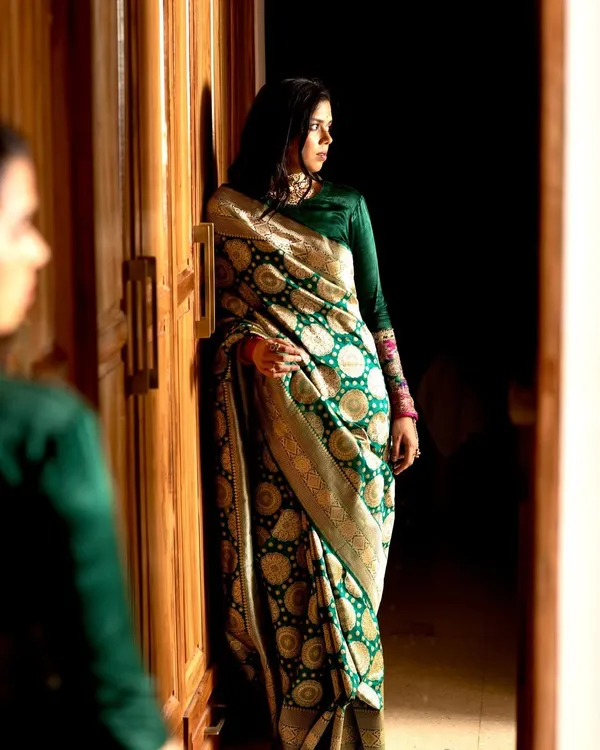 Banarasi_Soft_Silk_BOTTLE-GREEN_Premium-Fancy_Saree_With_Blouse_For_Women