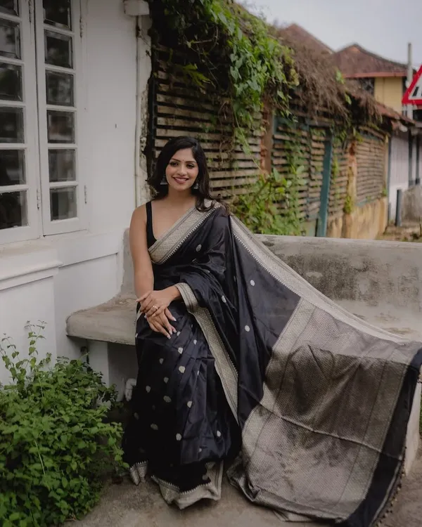 Banarasi_Soft_Silk_BLACK_Premium-Fancy_Saree_With_Blouse_For_Women
