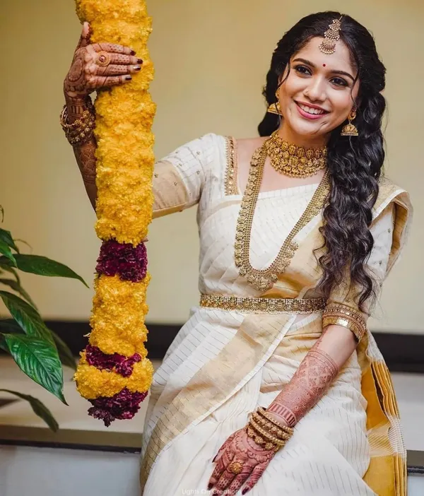 Banarasi_Soft_Silk_OFF-WHITE_Premium-Fancy_Saree_With_Blouse_For_Women