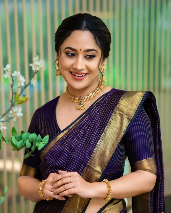 Banarasi_Soft_Silk_NAVY-BLUE_Premium-Fancy_Saree_With_Blouse_For_Women