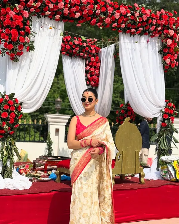 Banarasi_Soft_Silk_OFF-WHITE-RED_Premium-Fancy_Saree_With_Blouse_For_Women