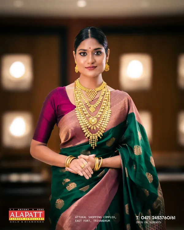Banarasi_Soft_Silk_BOTTLE-GREEN-WINE_Premium-Fancy_Saree_With_Blouse_For_Women