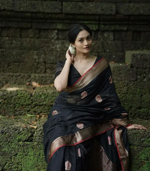 Banarasi_Soft_Silk_BLACK_Premium-Fancy_Saree_With_Blouse_For_Women
