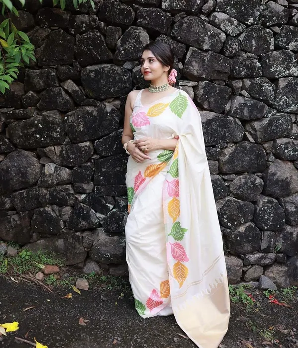 Banarasi_Soft_Silk_WHITE_Premium-Fancy_Saree_With_Blouse_For_Women