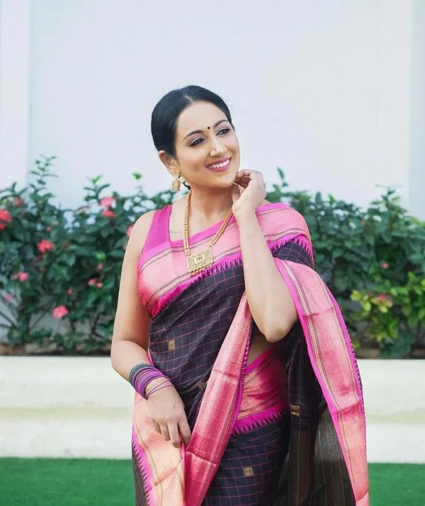Banarasi_Soft_Silk_BLACK-PINK_Premium-Fancy_Saree_With_Blouse_For_Women