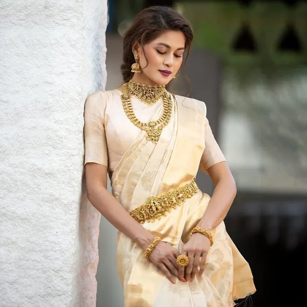 Banarasi_Soft_Silk_OFF-WHITE_Premium-Fancy_Saree_With_Blouse_For_Women