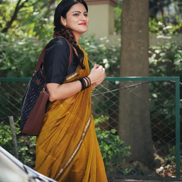 Banarasi_Soft_Silk_YELLOW-BLACK_Premium-Fancy_Saree_With_Blouse_For_Women