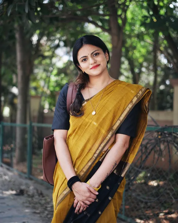 Banarasi_Soft_Silk_YELLOW-BLACK_Premium-Fancy_Saree_With_Blouse_For_Women