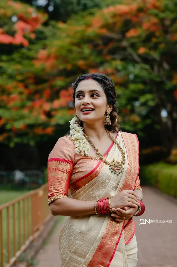 Banarasi_Soft_Silk_CHIKU-RED_Premium-Fancy_Saree_With_Blouse_For_Women
