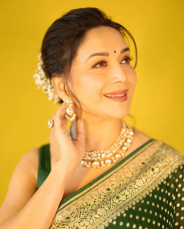 Banarasi_Soft_Silk_GREEN_Premium-Fancy_Saree_With_Blouse_For_Women