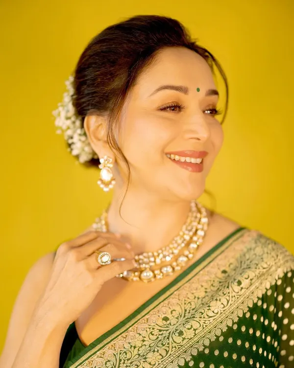 Banarasi_Soft_Silk_GREEN_Premium-Fancy_Saree_With_Blouse_For_Women