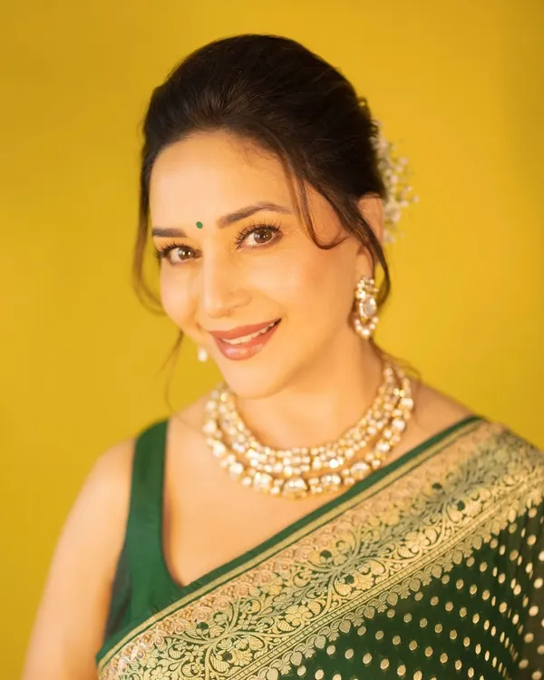 Banarasi_Soft_Silk_GREEN_Premium-Fancy_Saree_With_Blouse_For_Women