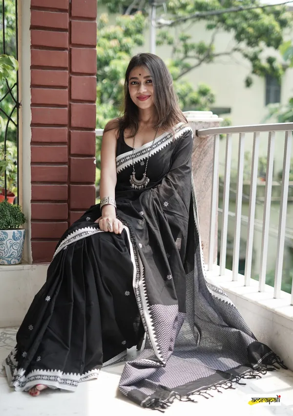 Pure_Soft_Cotton_BLACK-WHITE_Premium-Fancy_Saree_With_Blouse_For_Women