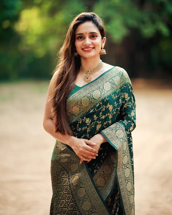 Banarasi_Soft_Silk_BOTTLE-GREEN_Premium-Fancy_Saree_With_Blouse_For_Women