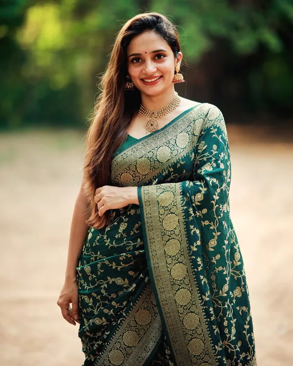 Banarasi_Soft_Silk_BOTTLE-GREEN_Premium-Fancy_Saree_With_Blouse_For_Women
